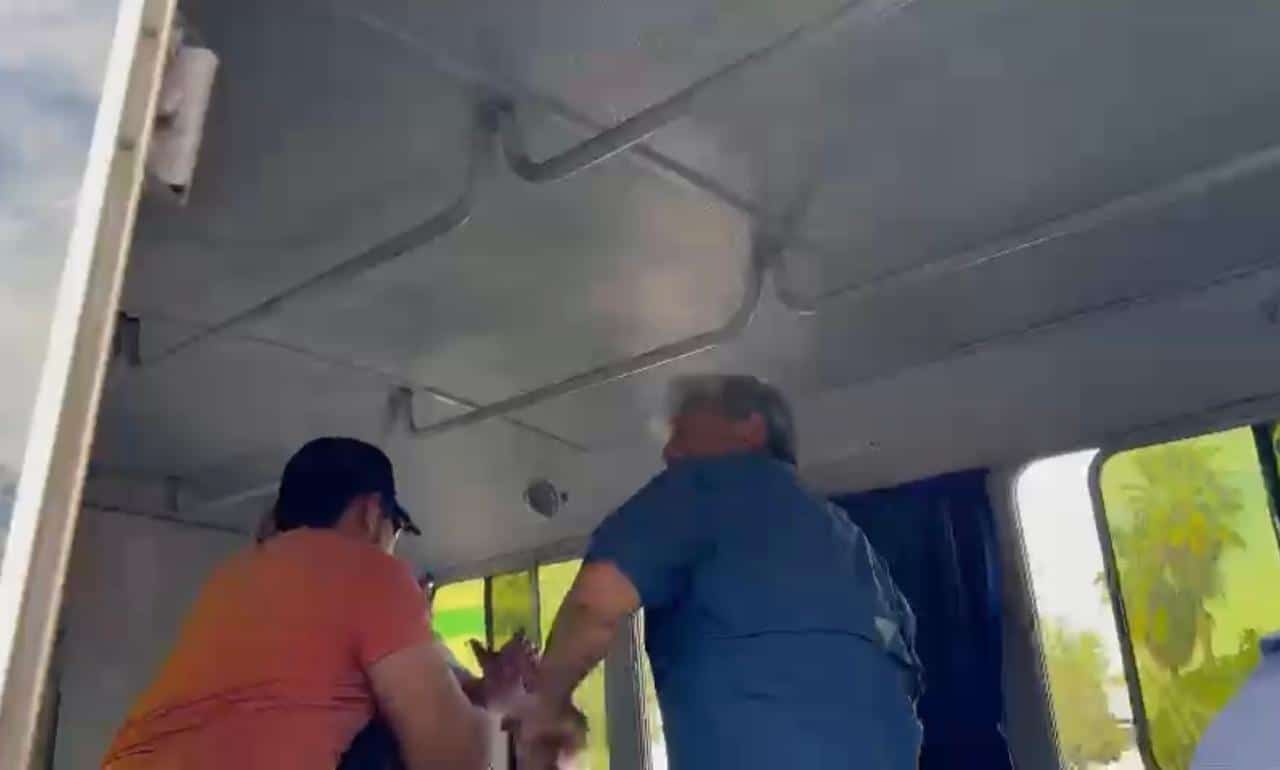 Ex trabajadores de AHMSA protagonizan riña tras marcha en Monclova