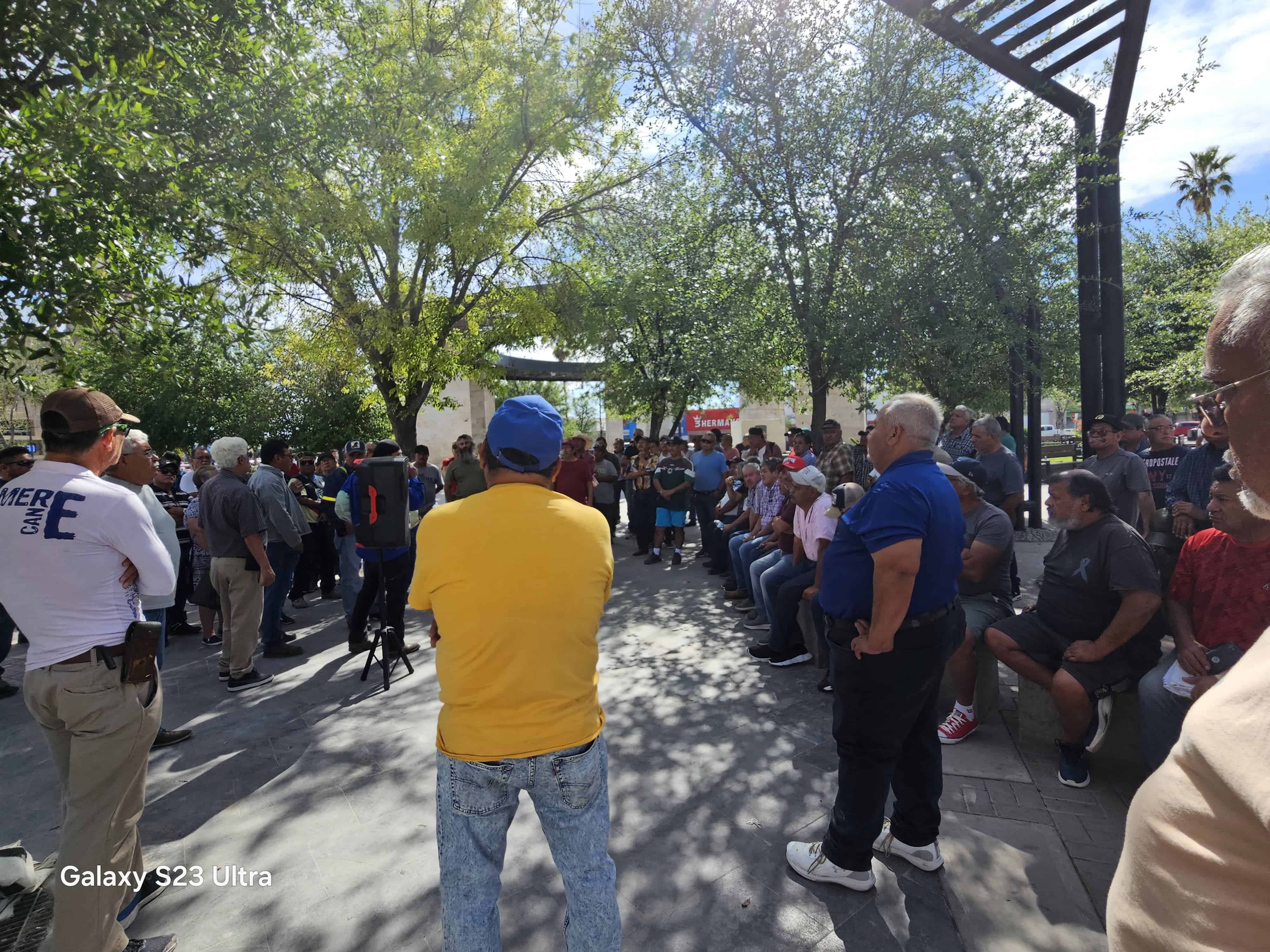 Trabajadores denuncian intento de despojo millonario y anuncian plantón en el Zócalo