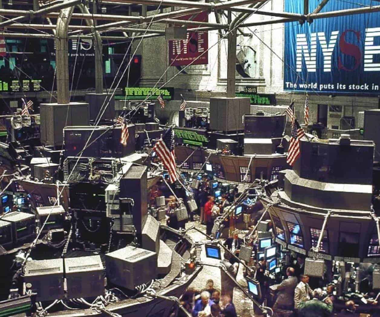 Otro día rojo para Wall Street; Empresas caen en picada