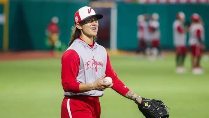 Esteban Loaiza pule a Kelsie Withmore para hacer historia