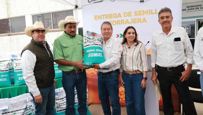 Entrega Óscar Ríos 15 toneladas de semilla