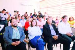 Le apuesta Óscar al futuro de la juventud