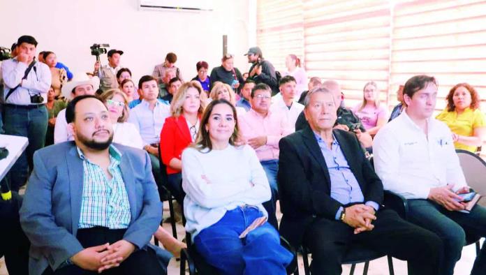 Le apuesta Óscar al futuro de la juventud