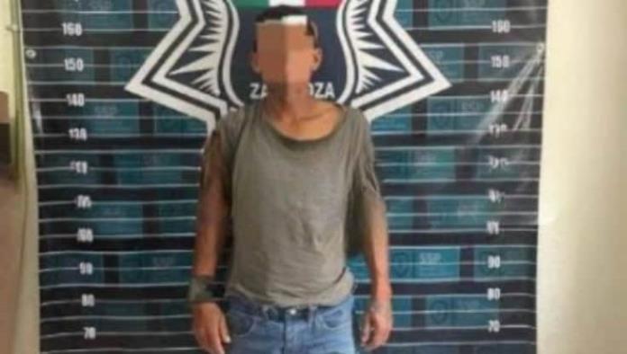 Cae hombre por agredir a mujer en colonia Manantiales