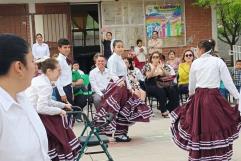 Develan nuevan placa en el CAM de Nava con emotiva ceremonia