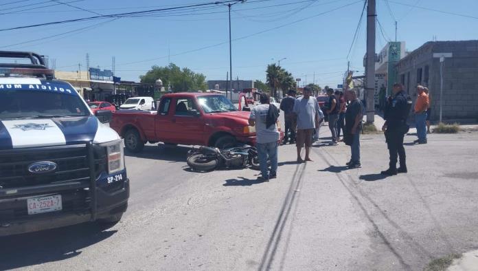 Se ´empaleta´ en  choque contra moto 