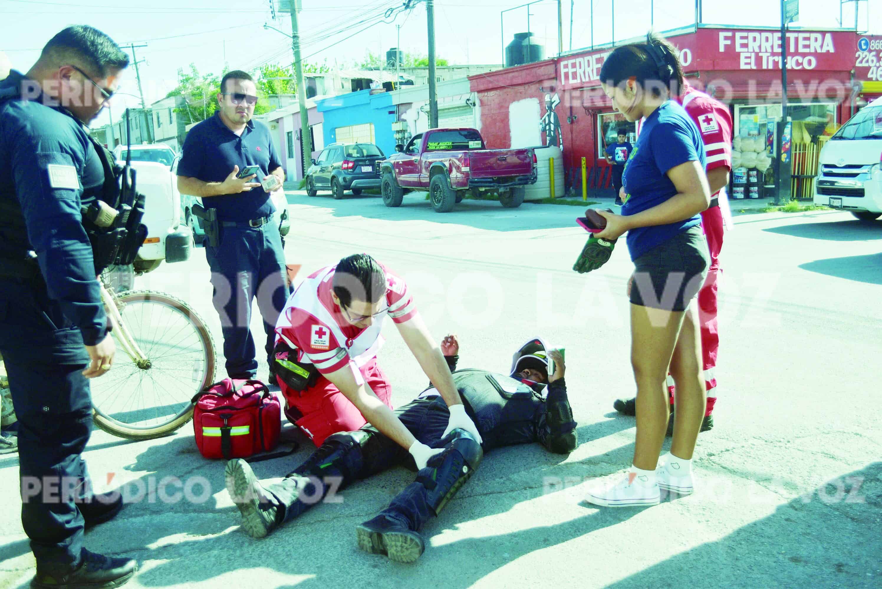 Se lleva de encuentro a motociclista