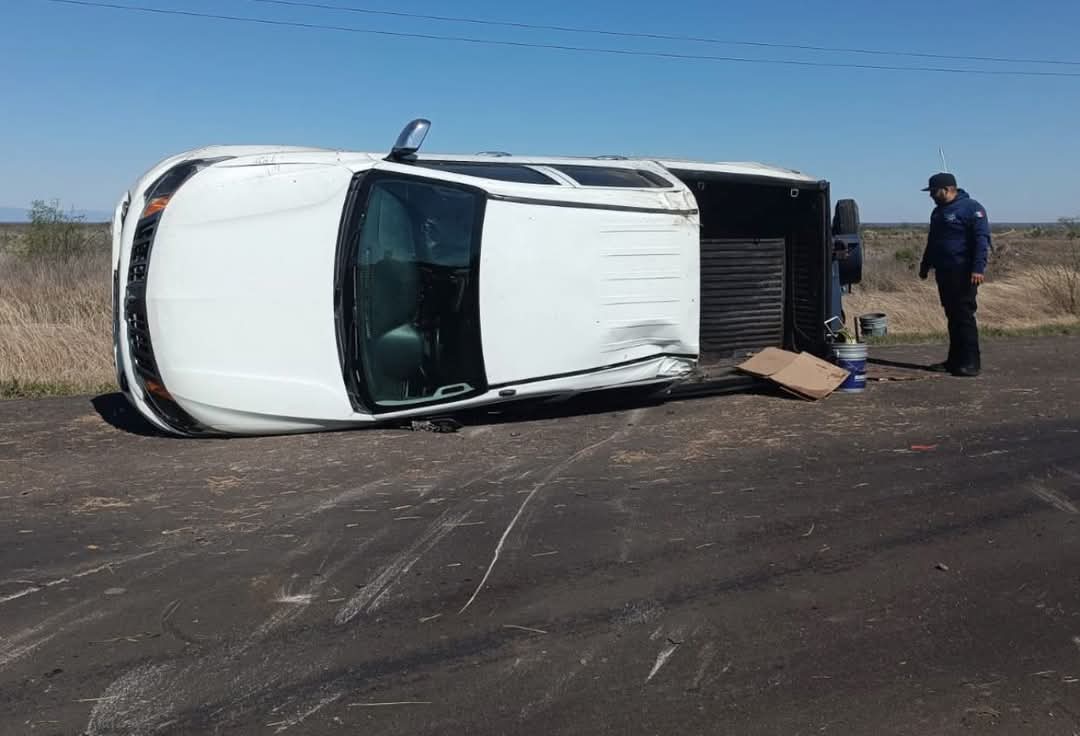 Volcadura en la carretera 57 deja un lesionado leve