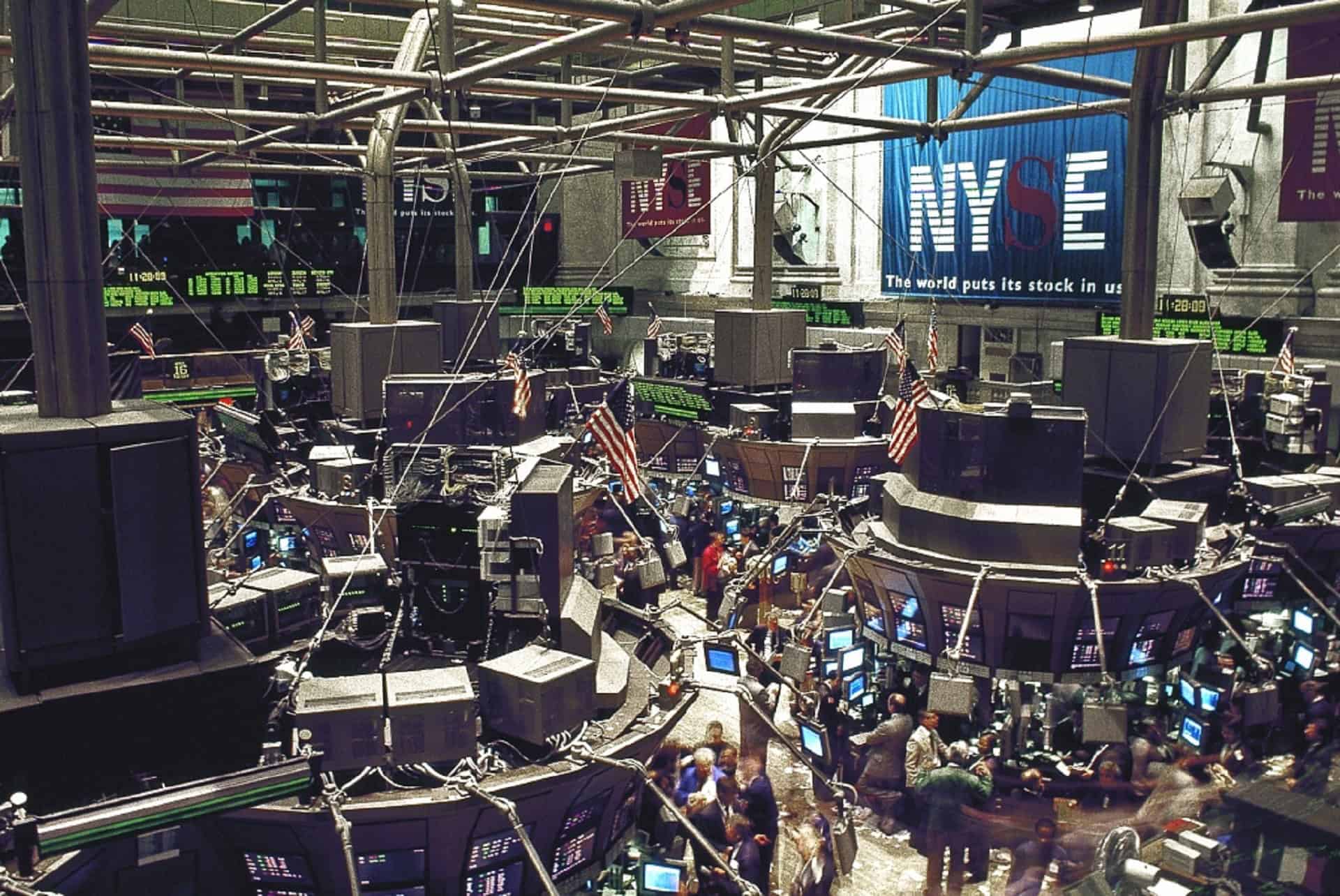 Wall Street se desploma tras anuncio de más aranceles