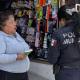 Engañan y roban a mujer