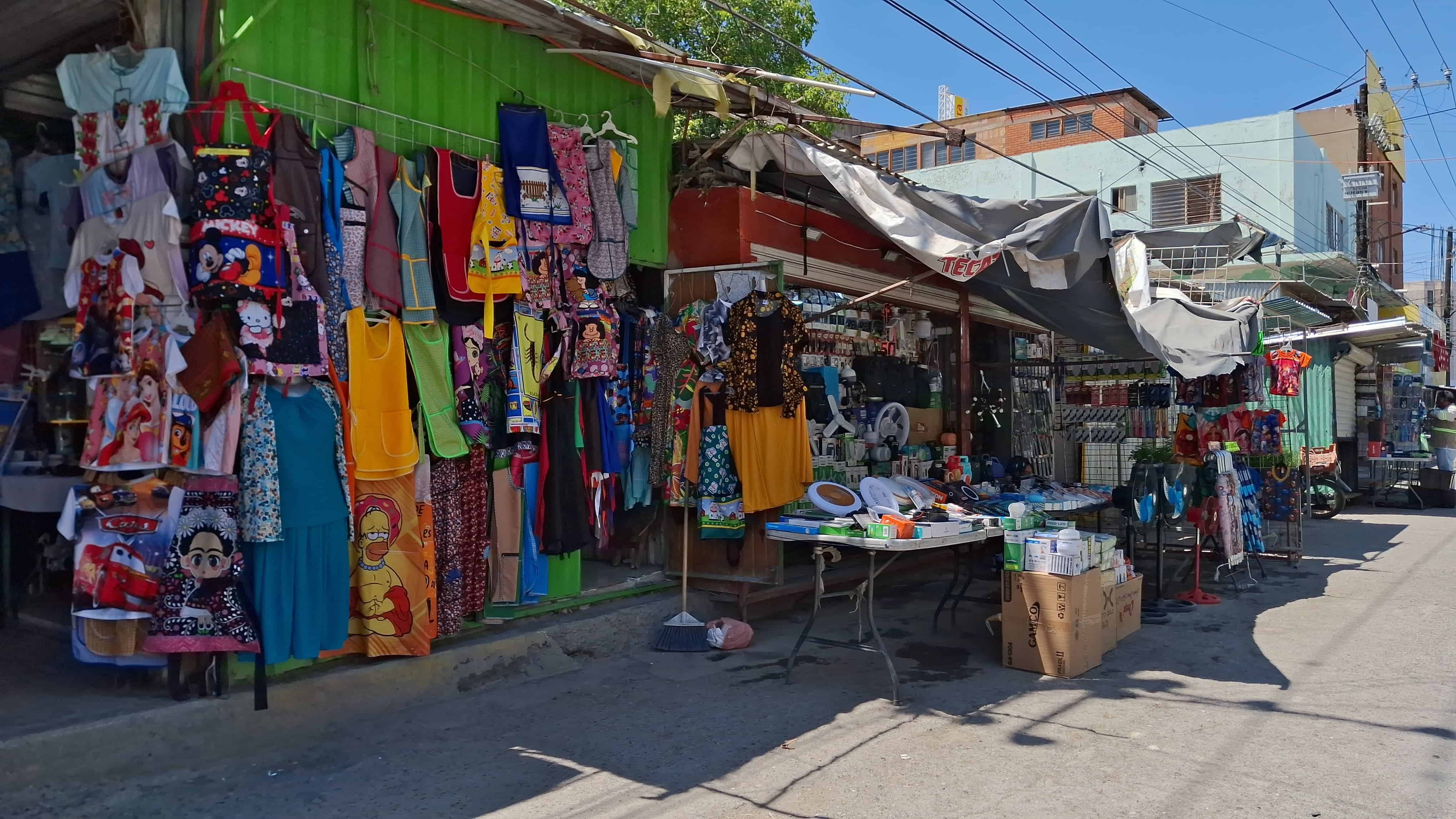 Planean reubicar la fayuca del Centro de Monclova para mejorar condiciones de los comerciantes.