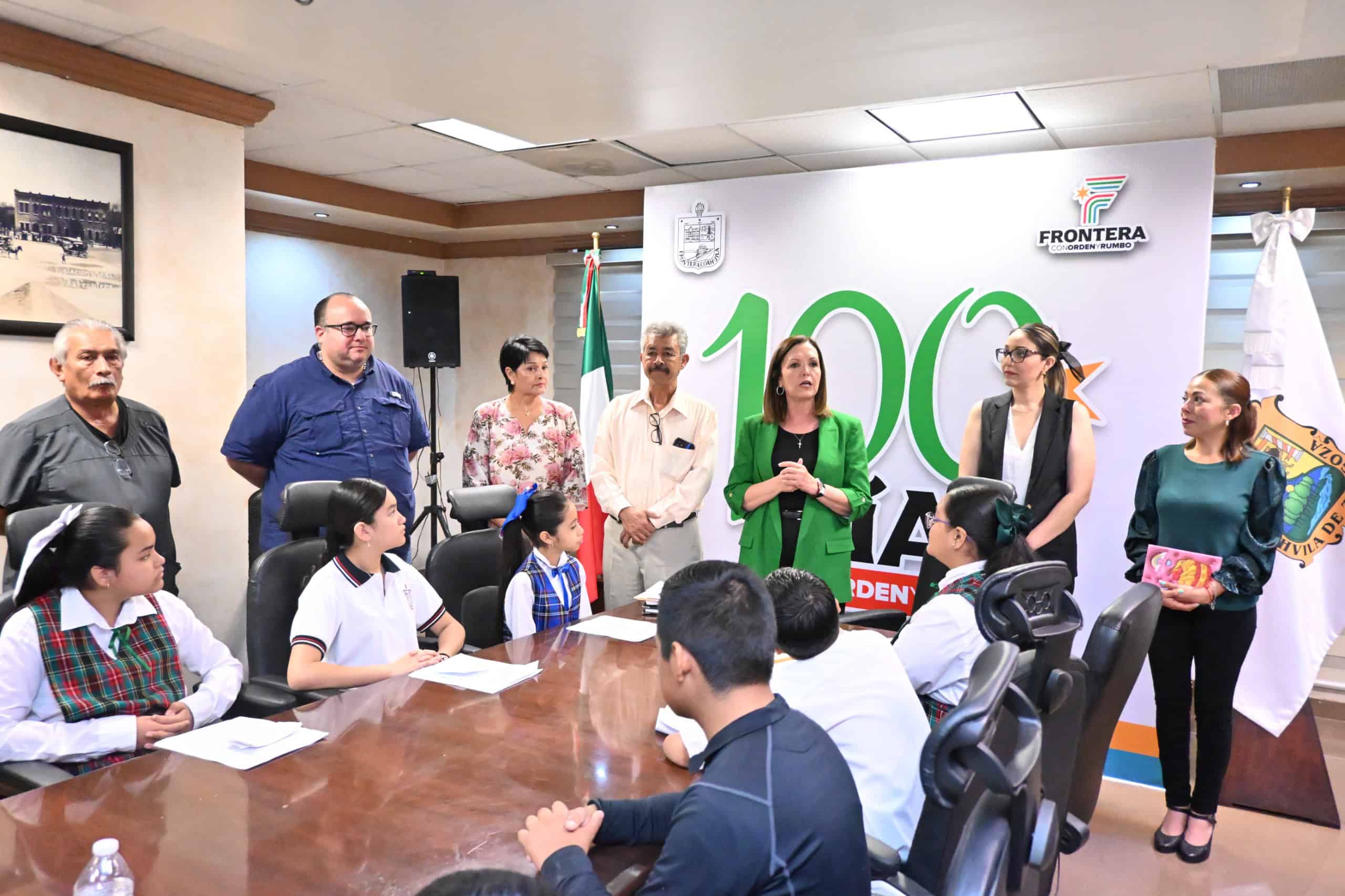 La alcaldesa Sari Pérez recibió hoy a niñas y niños aspirantes a formar parte del Cabildo Infantil por un día 2025.