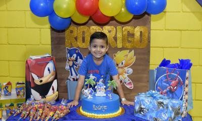 Festejan a Rodrigo Mateo