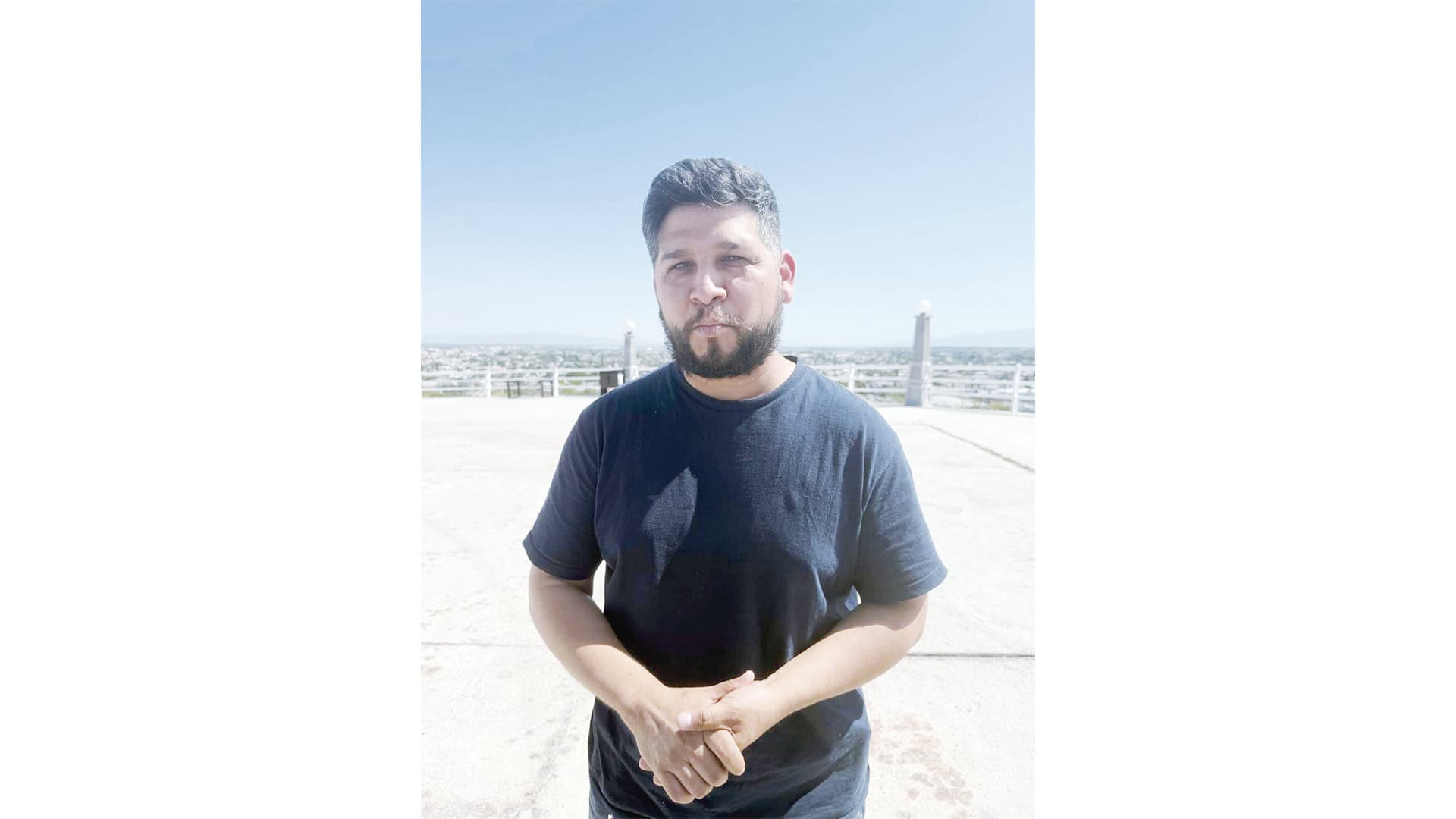 Javier Valerio se prepara para representar a Jesús en el Viacrucis Viviente