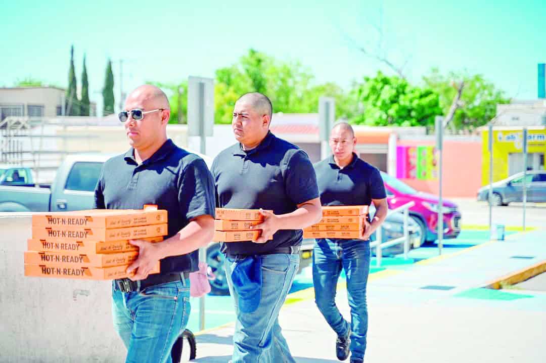 Los Cadetes de la Academia de la Policía fortalecen la proximidad con la ciudadanía.