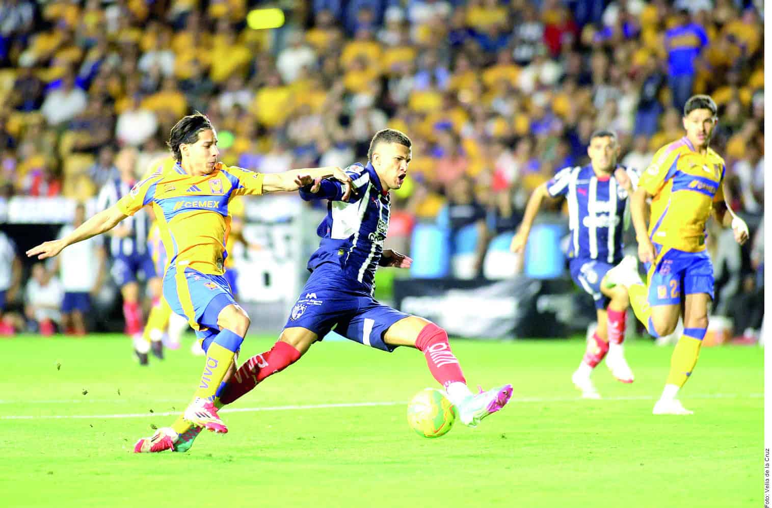 Tigres remonta a Monterrey