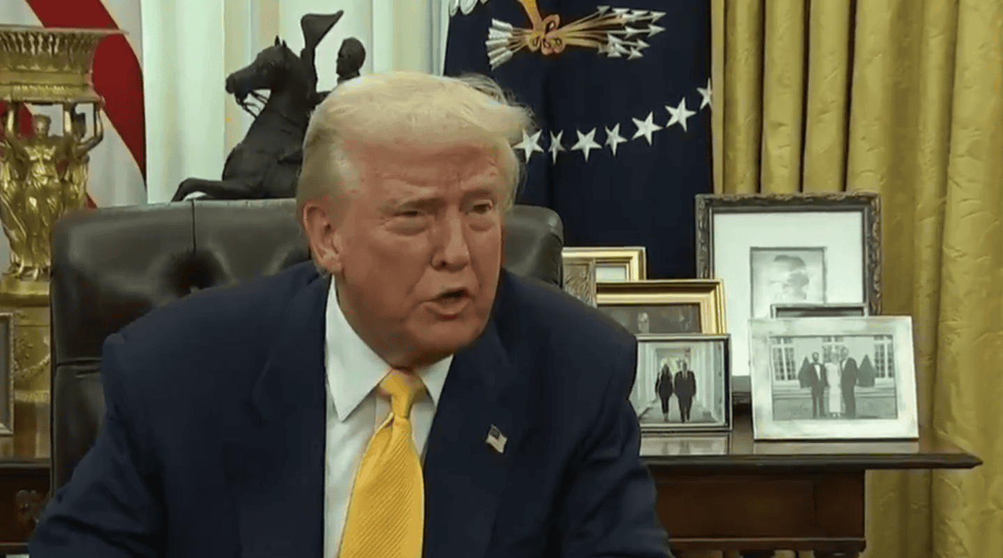 Trump suspende fondos para la Universidad de Harvard
