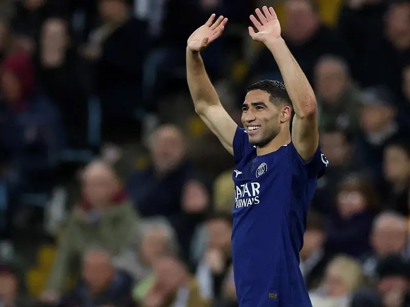 Achraf Hakimi celebra boleto de PSG a las Semifinales de Champions League, donde se enfrentará al Arsenal o Real Madrid.