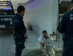 Embisten a pareja en moto