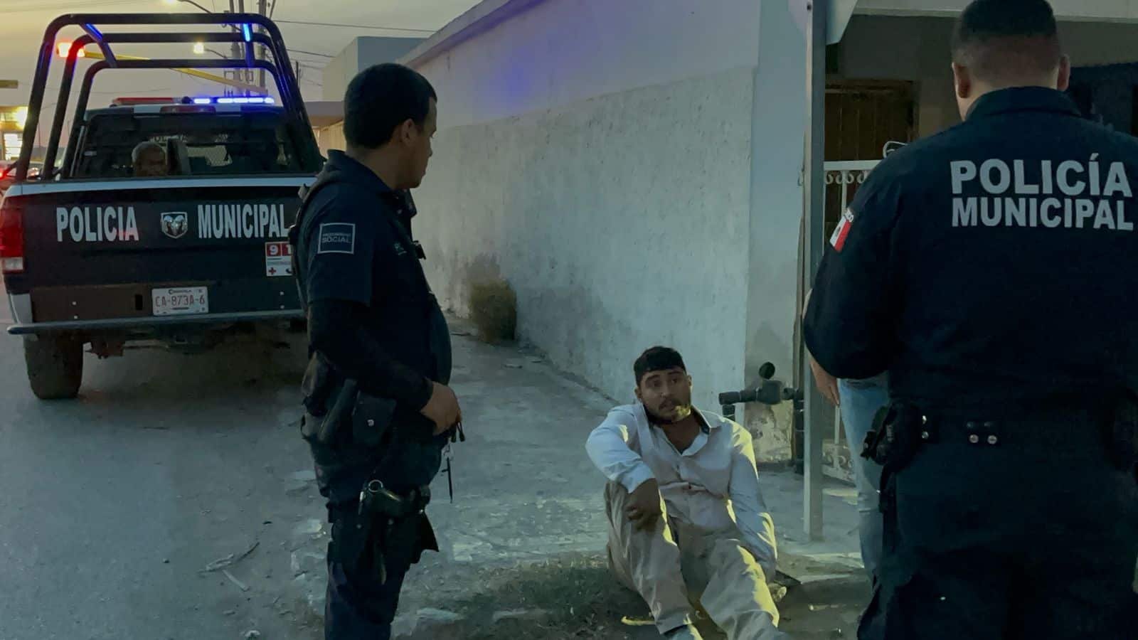 Embisten a pareja en moto