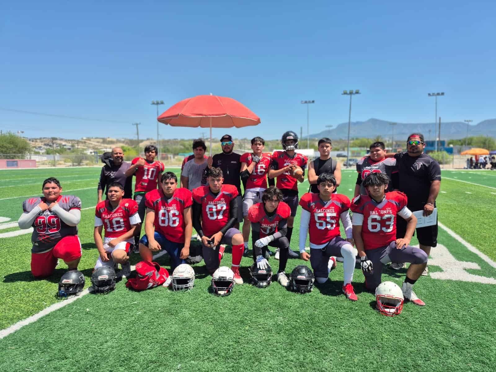 Los Falcons consiguieron el triplete frente al Club Panteras.