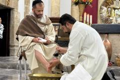 Lavatorio de los pies es signo de humildad 