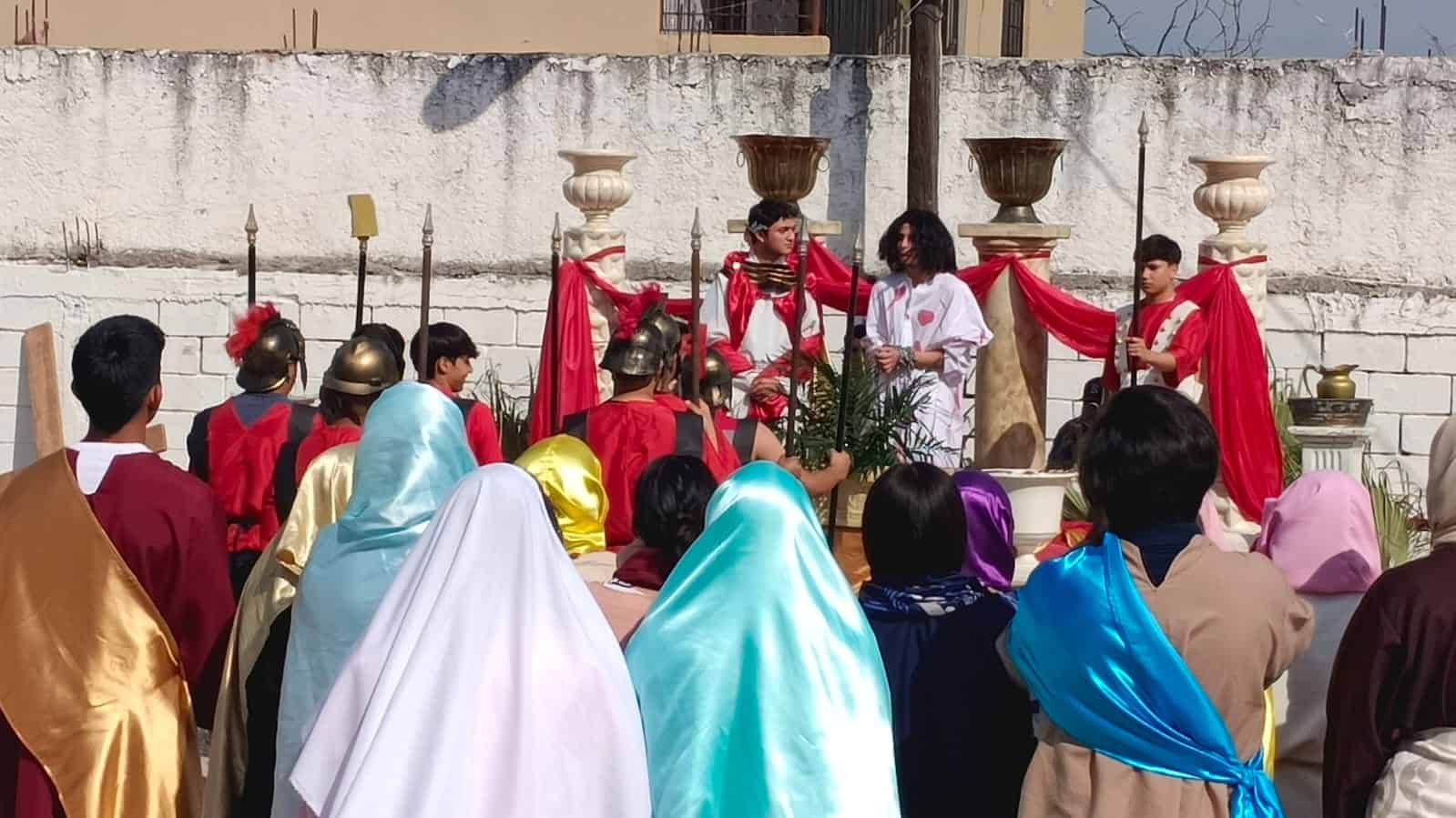 Gran Participación En El Viacrucis Organizado Por La Parroquia De San Francisco De Asís
