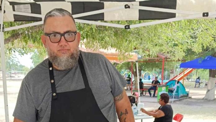 Emprendedor Aprovecha Afluencia De Familias En El Rio Sabinas Para Vender Sus Chicharrones