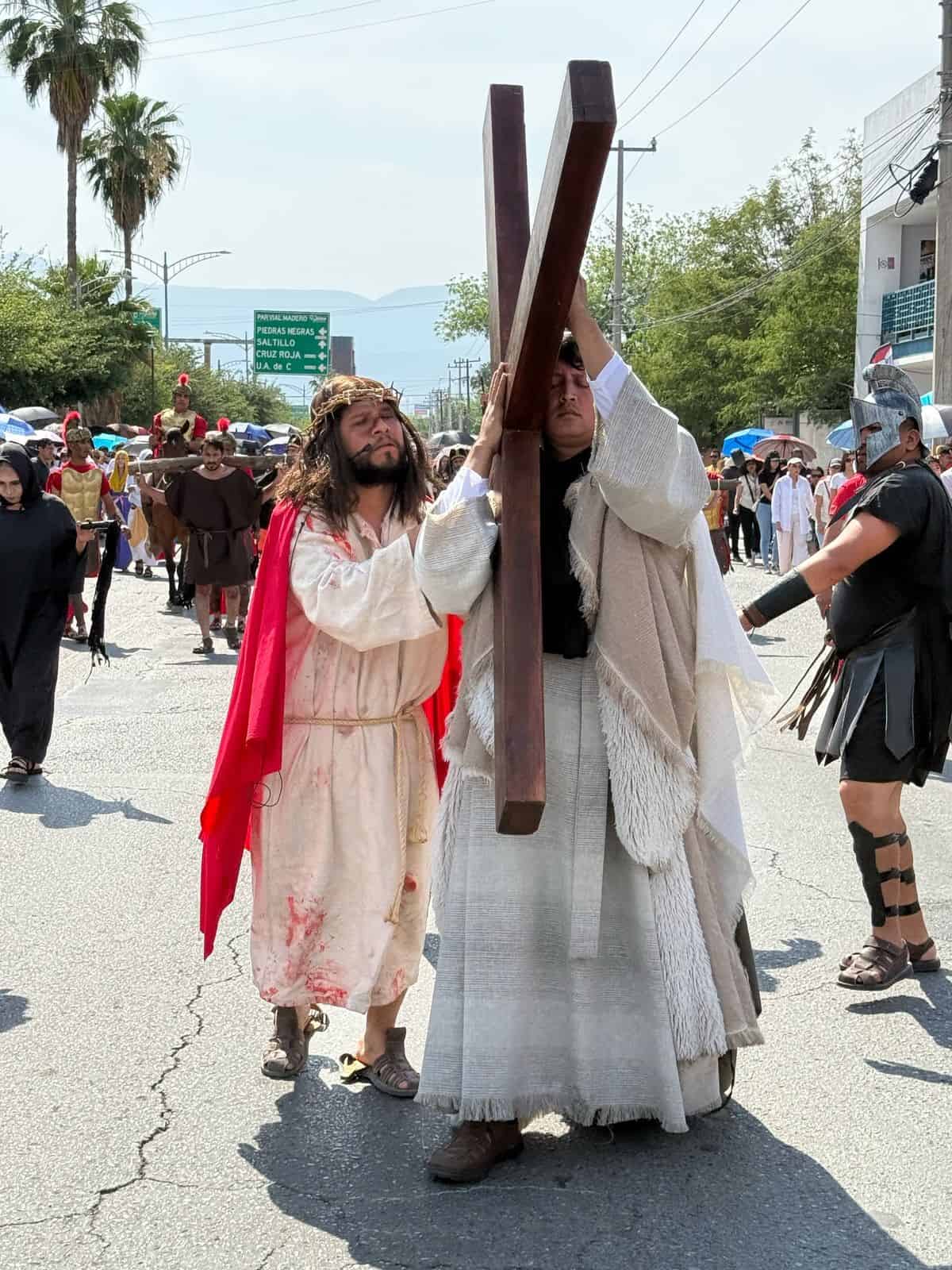 Viven el Viacrucis en Monclova con fervor y devoción