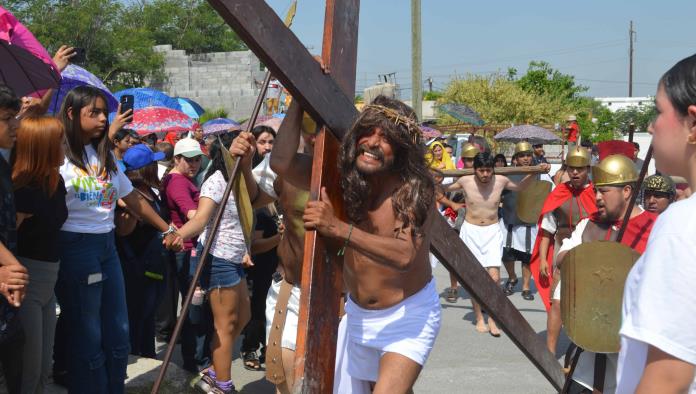 Vive Frontera la Pasión de Cristo