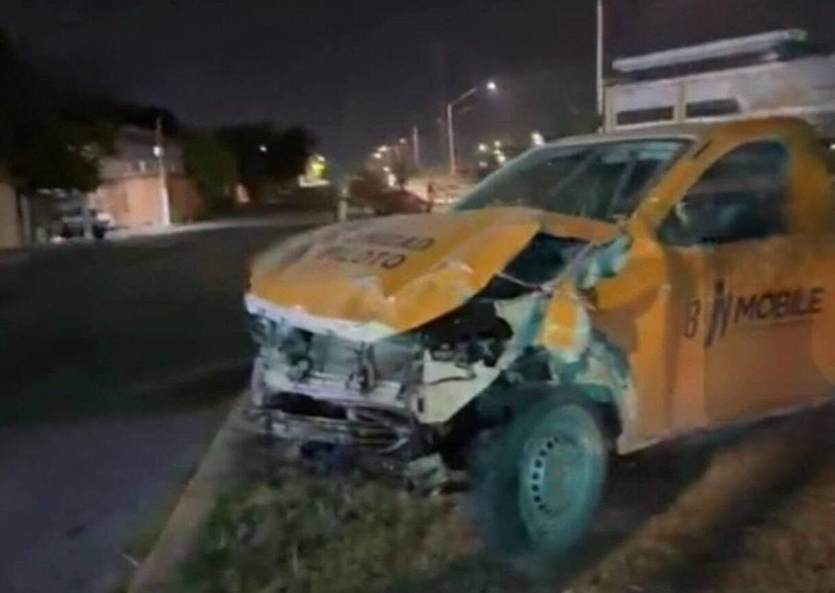 Choque frontal en Bulevar República causa cierre parcial de vialidad