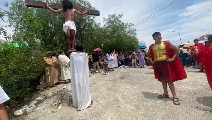 Viven Viacrucis en Ramos Arizpe