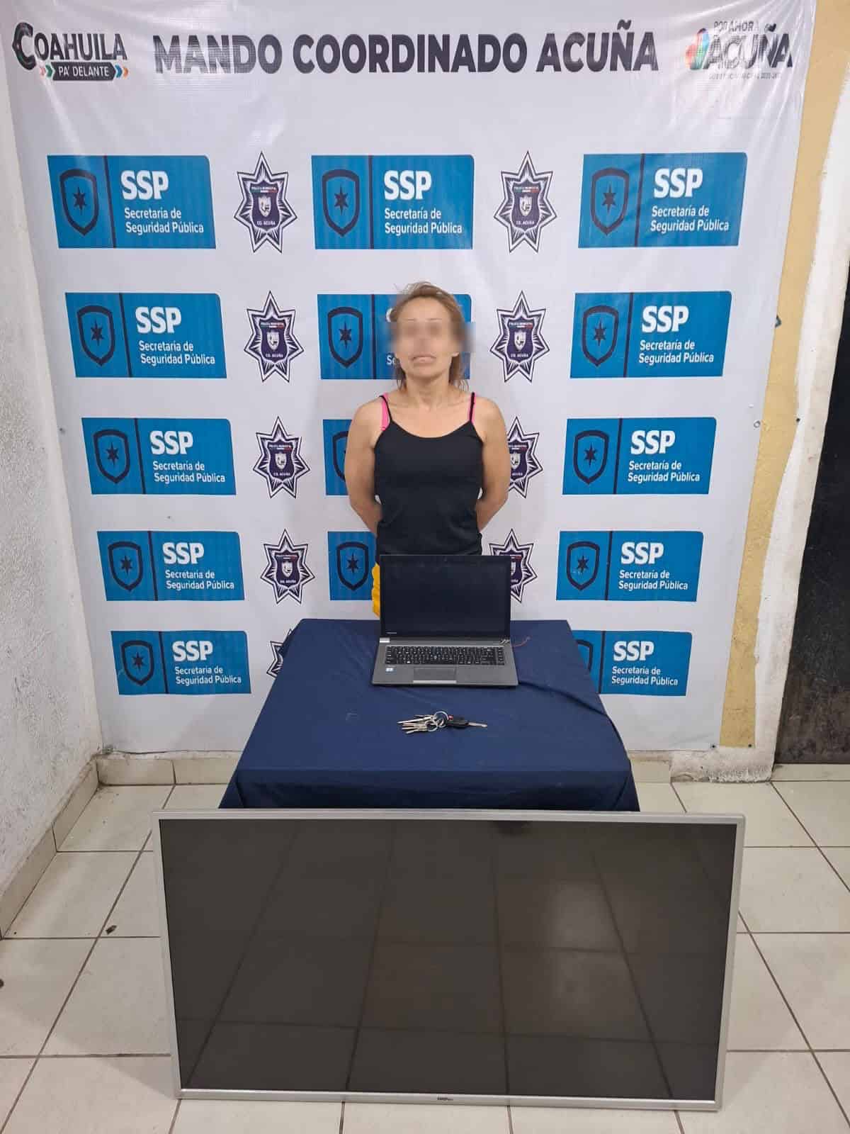 Detienen a mujer en Altos de Santa Teresa por posesión de objetos robados
