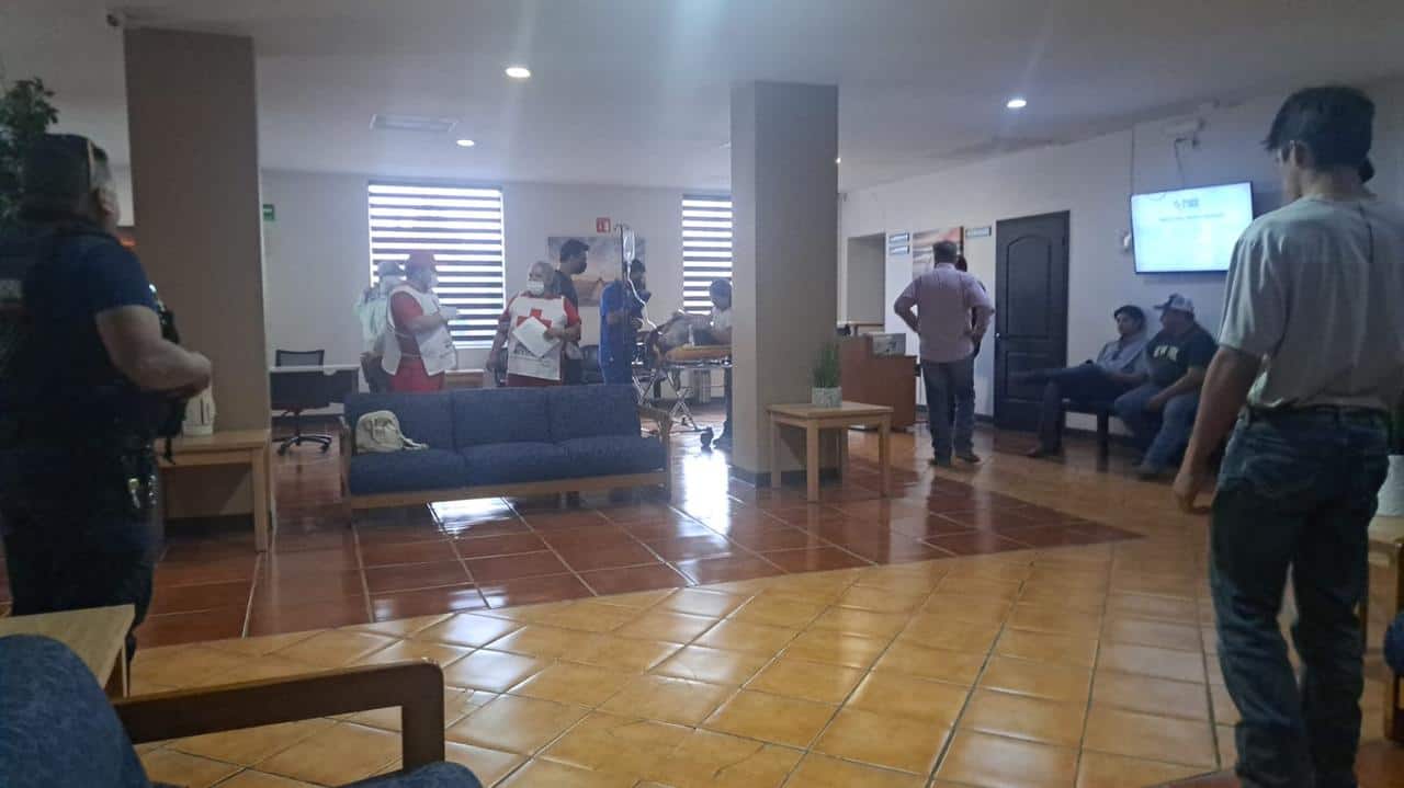 Los lesionados fueron desplazados a un hospital de esta localidad.