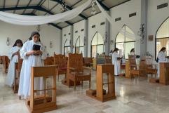 Oran las Dominicas por muerte del Papa