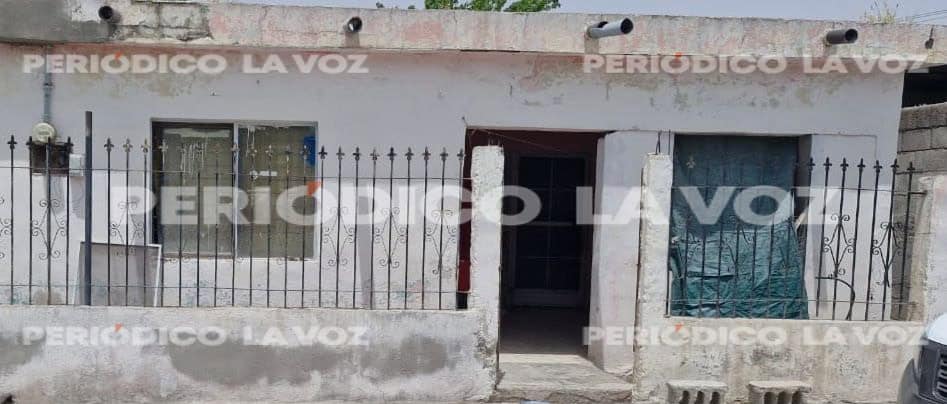 Autoridades resguardaron el domicilio donde fue encontrado el cuerpo en estado de descomposición.