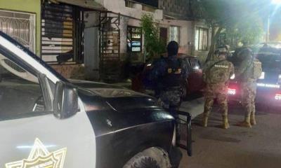 Aseguran un kilo de cristal y detienen a tres personas en cateo en Saltillo