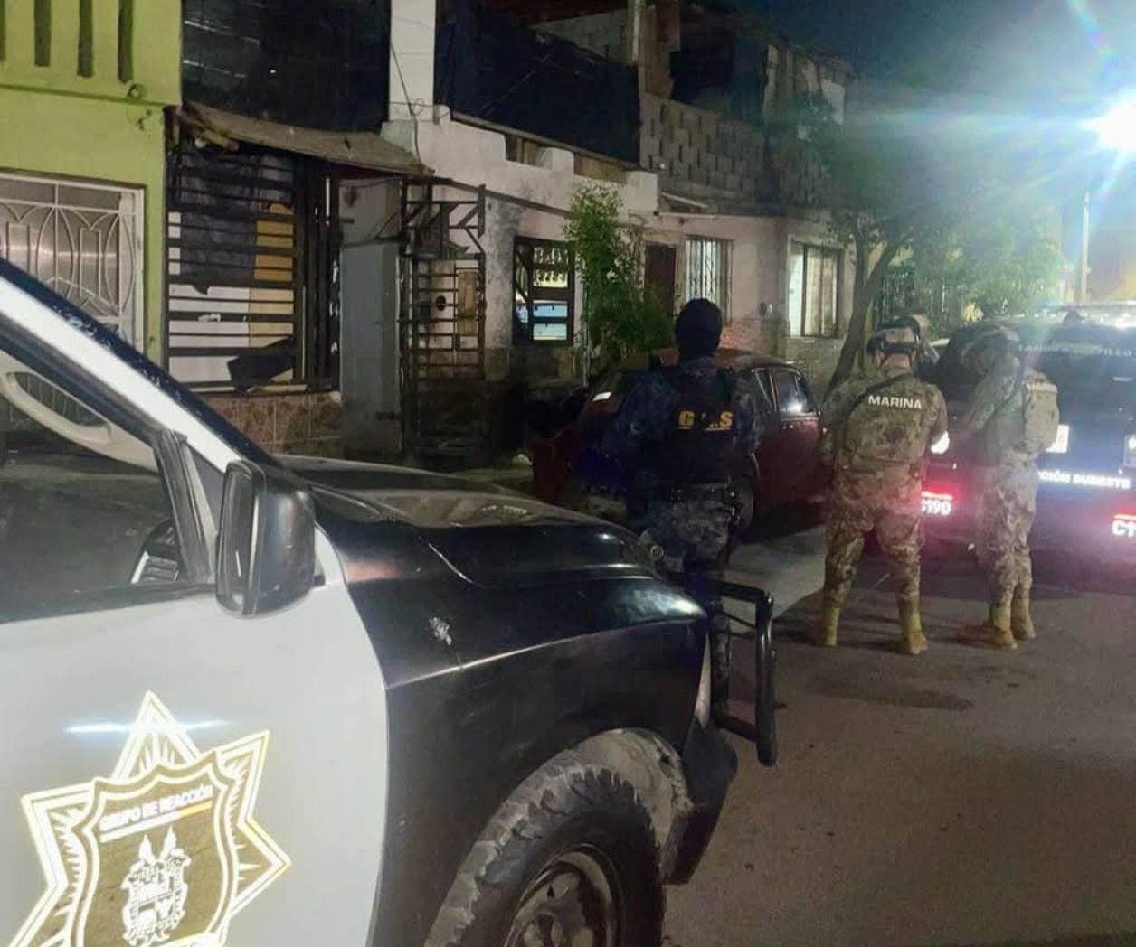 Aseguran un kilo de cristal y detienen a tres personas en cateo en Saltillo