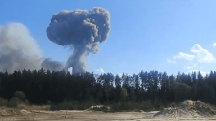 Explota enorme depósito de munición ruso tras ataque ucraniano Explota enorme depósito de munición ruso tras ataque ucraniano