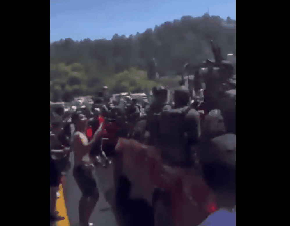 Investigan desfile de criminales en Michoacán