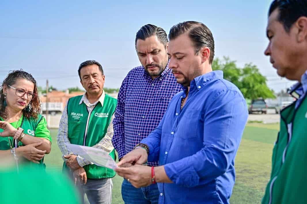 Supervisa alcalde Carlos Villarreal avances en rehabilitación de canchas deportivas en La Rivera.