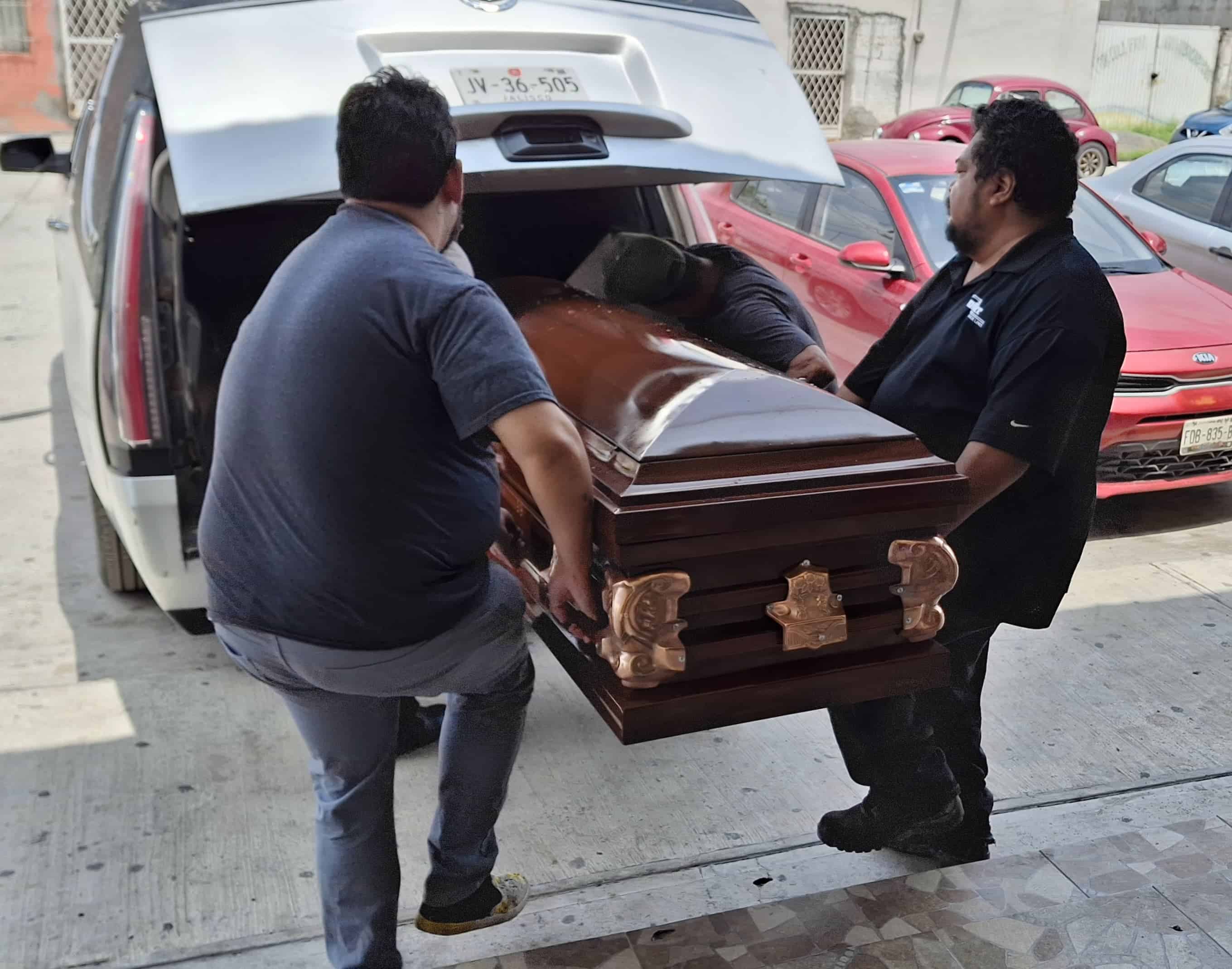 Rivera Tours cubre gastos funerarios de víctimas, pero familias aún esperan apoyo del seguro de vida.