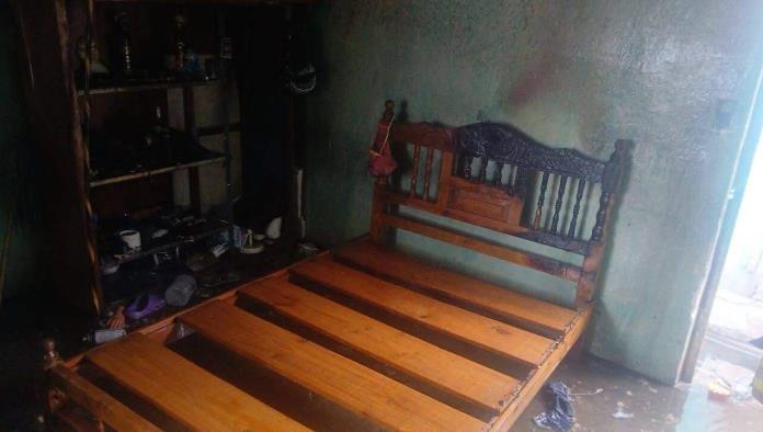 Corto circuito causa incendio en vivienda
