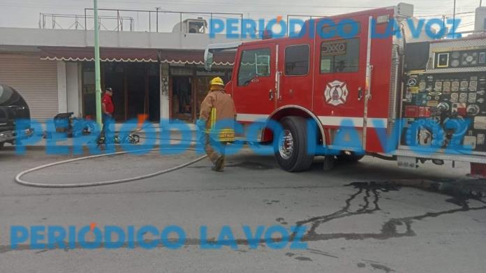 Fuego arrasa con el Bazar de Botas en Frontera