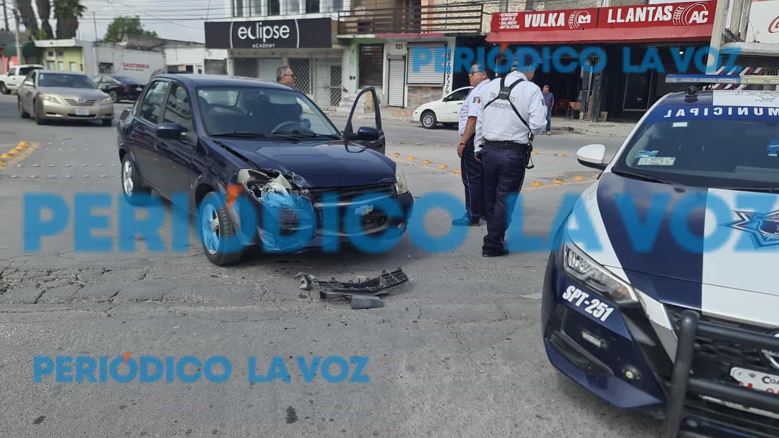 La impacta ambulancia: Operador escapa