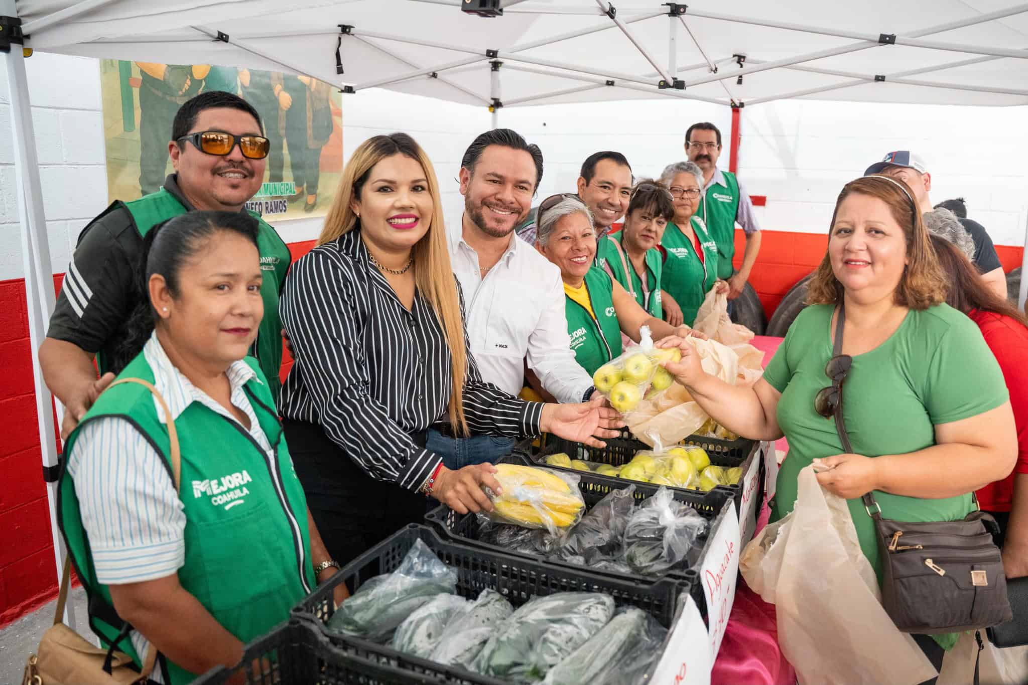 En la Colonia California, se llevó a cabo el mercadito de Mejora Coahuila.
