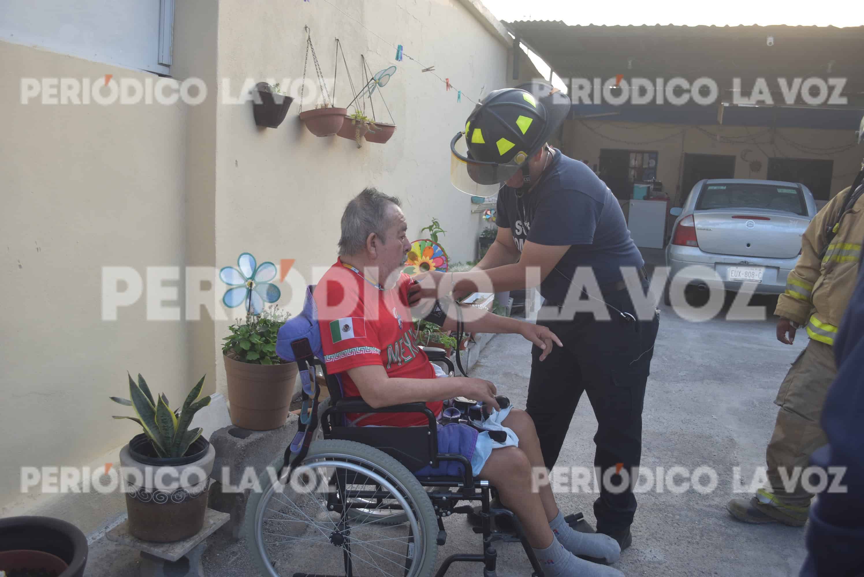Don Manuel fue revisado por paramédicos, presentaba la presión arterial baja tras el susto.