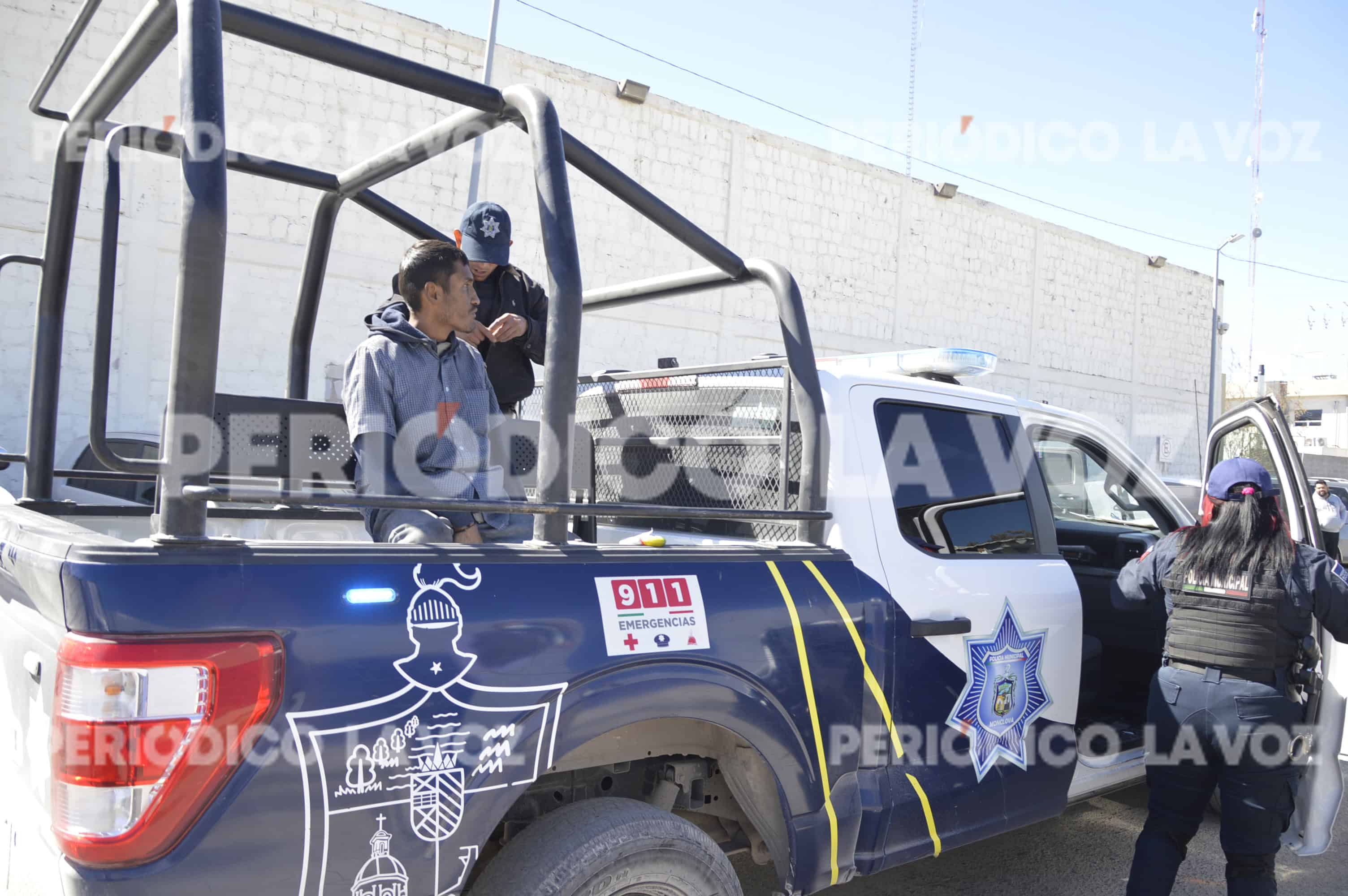 Jorge Alexis fue sorprendido consumiendo cristal en la calle.