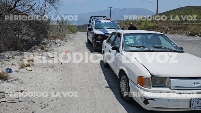 Auto lo deja ´tirado´ Auto lo deja ´tirado´
