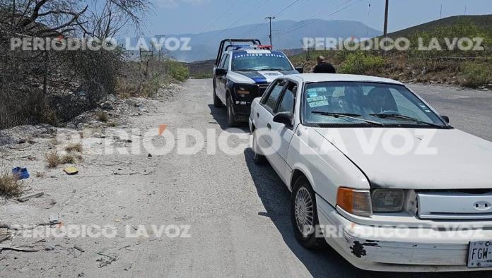 Auto lo deja ´tirado´ Auto lo deja ´tirado´